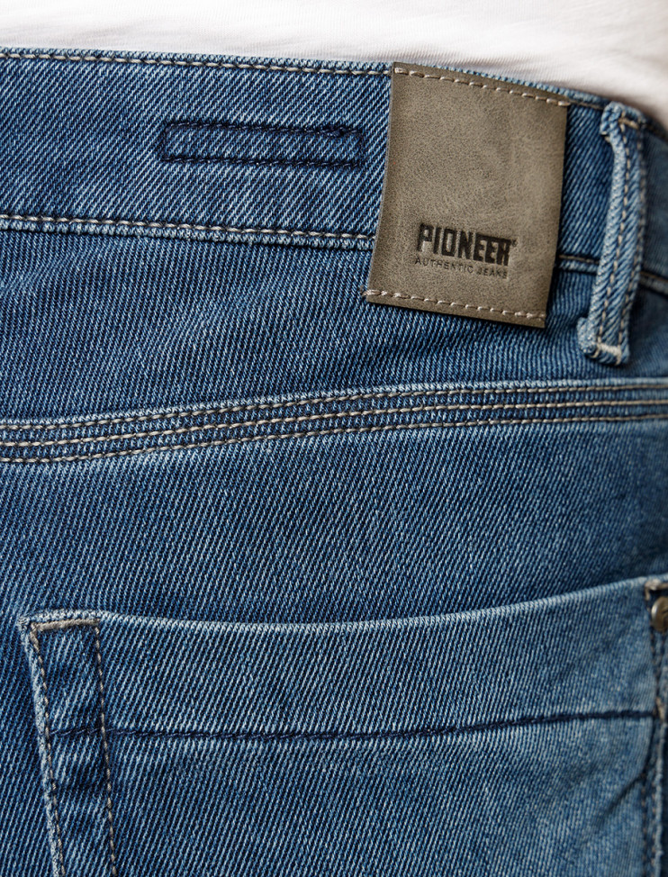 Мужские джинсы 5 карманов THERMO Pioneer P0 16161.6541/6822 7 995 руб.  7 995 руб. 