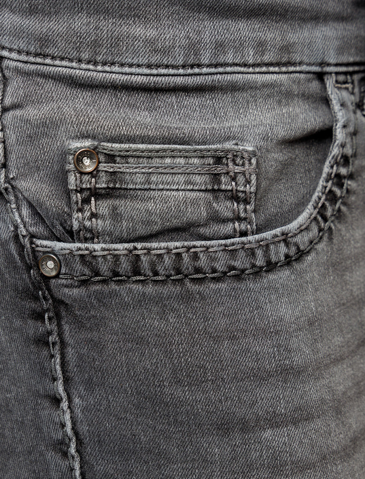 Мужские джинсы 5 карманов Pioneer P0 16541.6756/9835 11 993 руб.  11 993 руб. 