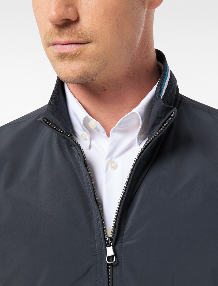 Мужская ветровка Pierre Cardin Futureflex 72000/000/04822/3000 14 990 руб.  14 990 руб. 