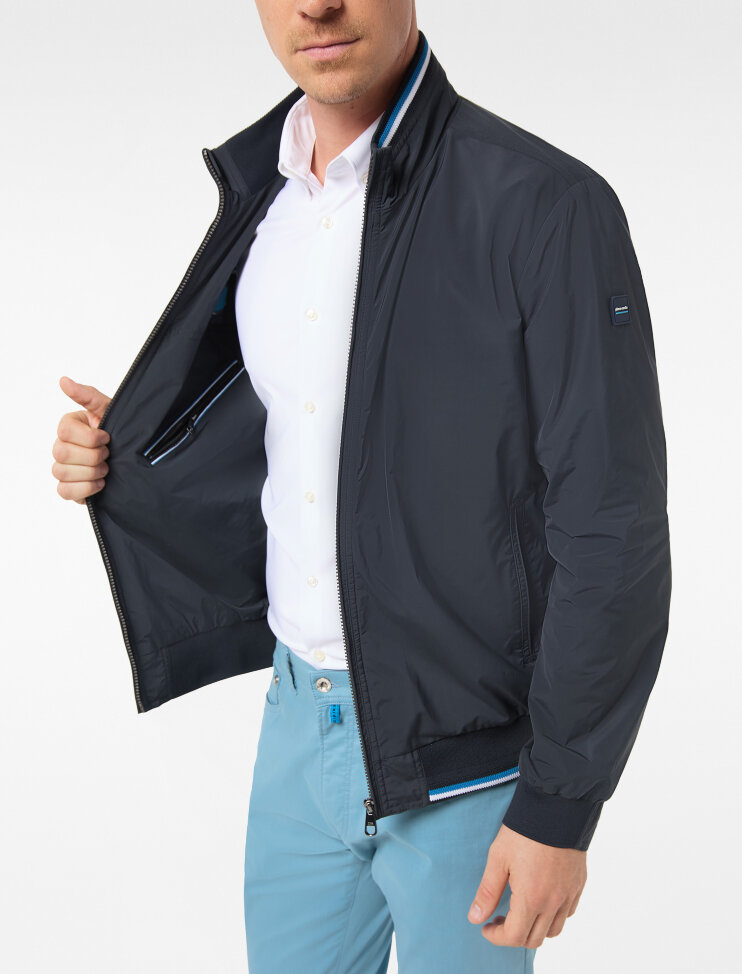 Мужская ветровка Pierre Cardin Futureflex 72000/000/04822/3000 14 990 руб.  14 990 руб. 